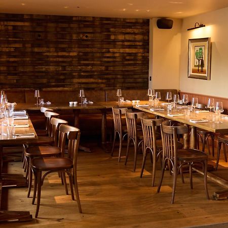 The Harcourt Arms Hotel Stanton Harcourt Buitenkant foto Interior of the restaurant