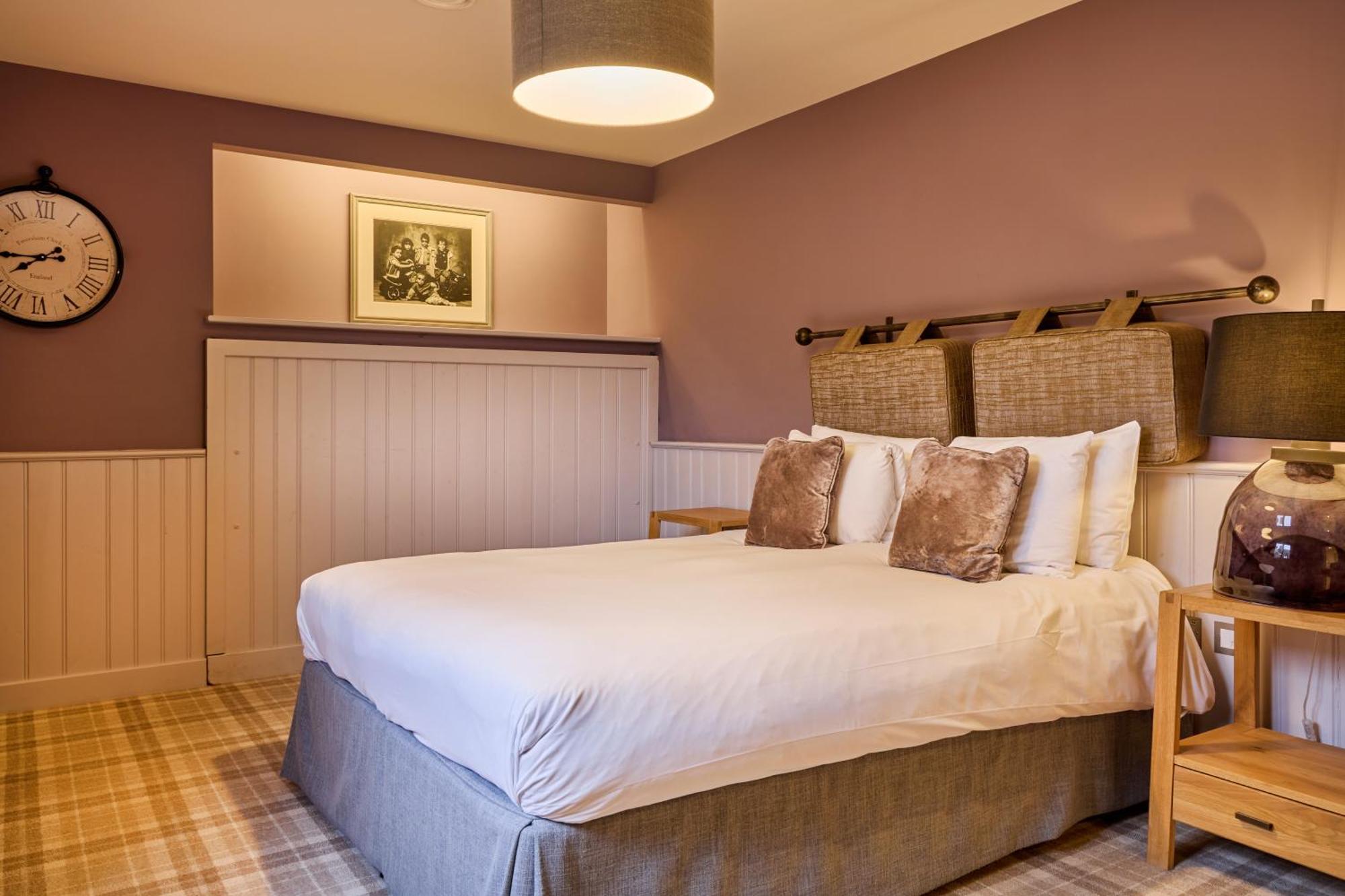 The Harcourt Arms Hotel Stanton Harcourt Kamer foto A bedroom at The Swan