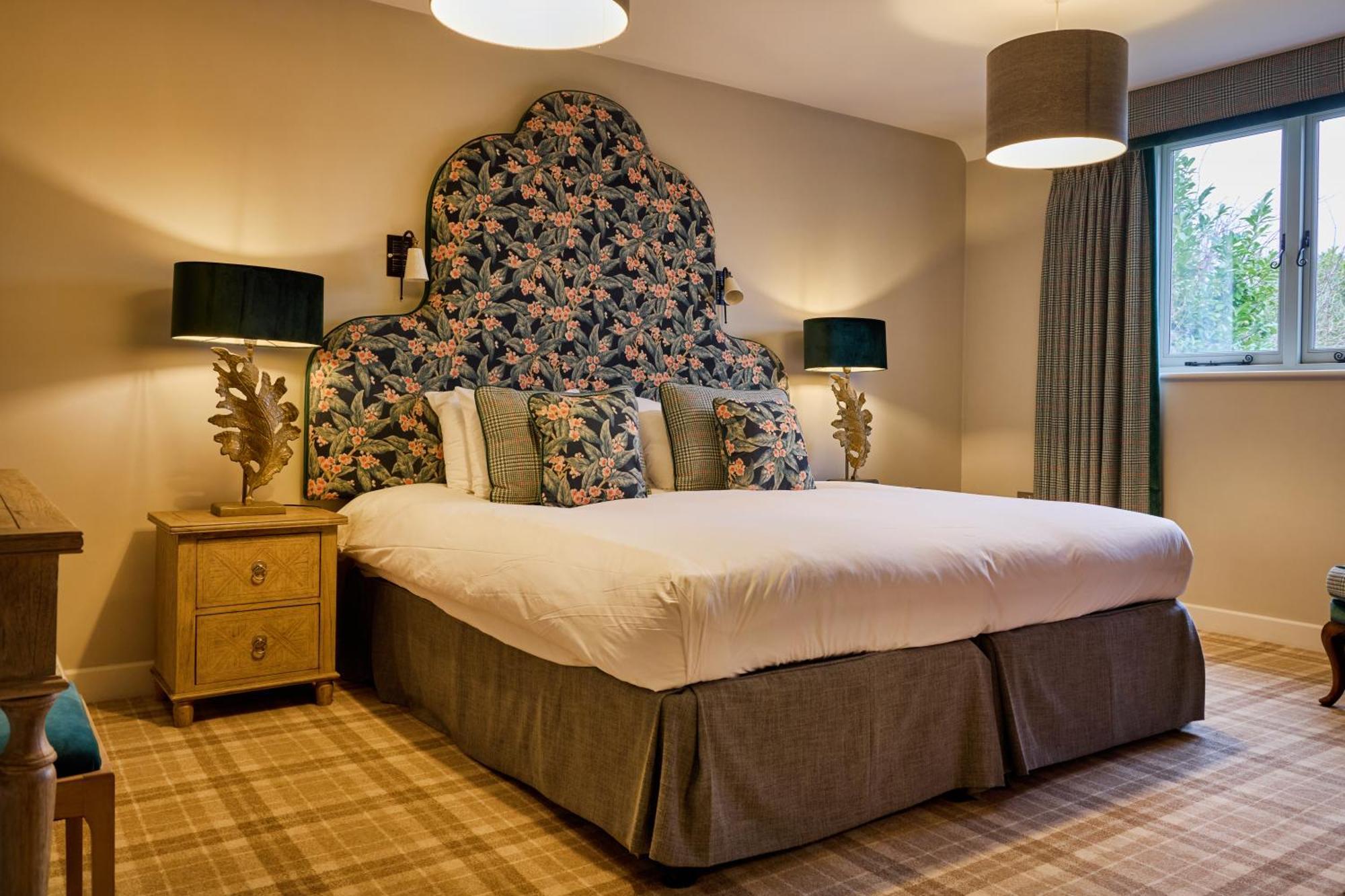 The Harcourt Arms Hotel Stanton Harcourt Kamer foto A bedroom at The Old parsonage