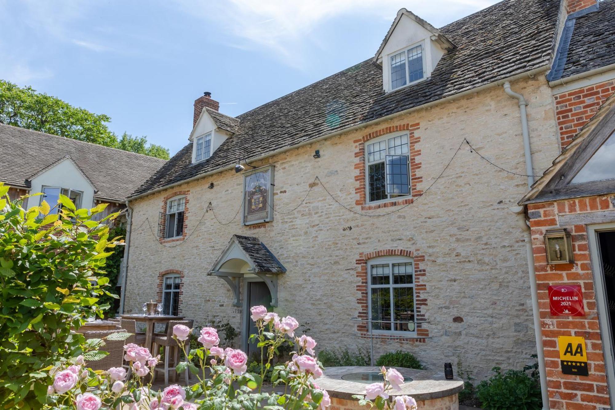 The Harcourt Arms Hotel Stanton Harcourt Buitenkant foto The former school house