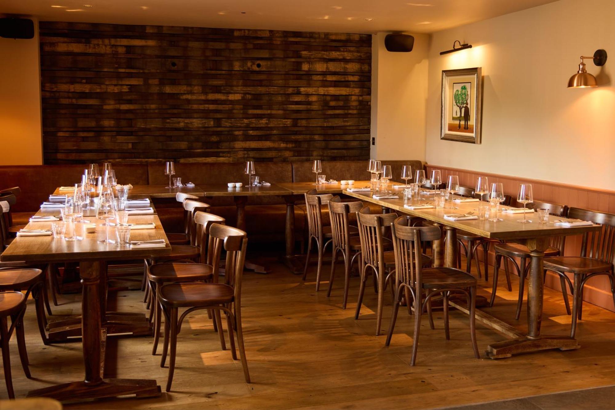 The Harcourt Arms Hotel Stanton Harcourt Buitenkant foto Interior of the restaurant